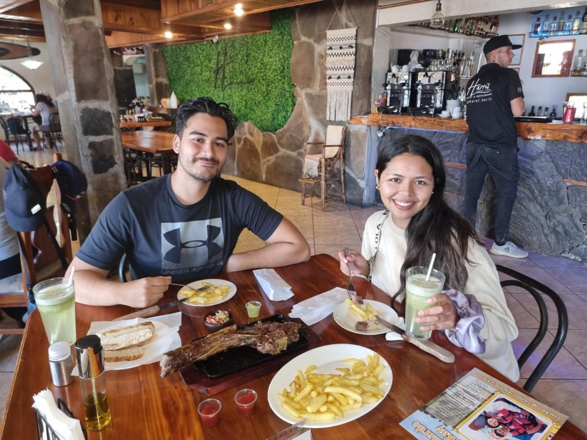 Harris Y Restaurante * Lican Ray