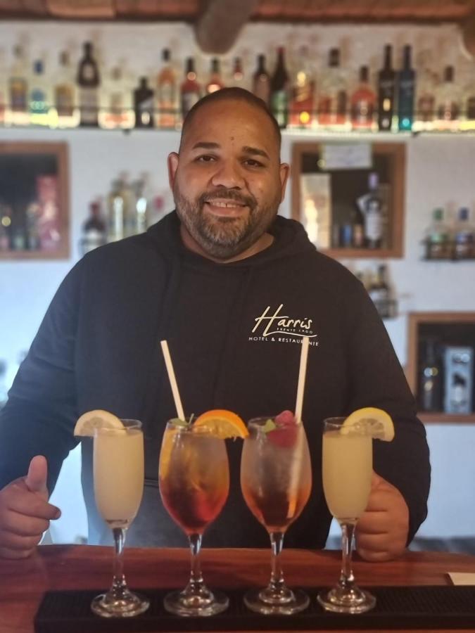 Harris Y Restaurante *